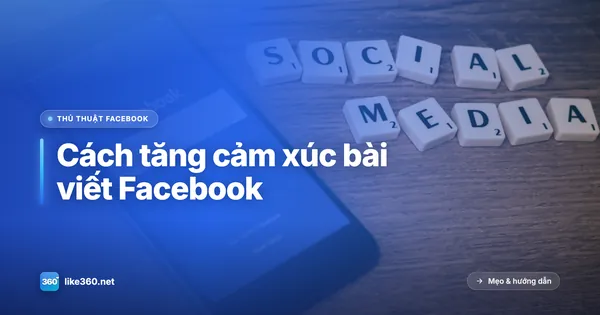 Người dùng cầm điện thoại với mạng xã hội trên màn hình